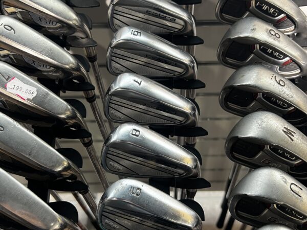 Cobra King Tour Rautasetti 4-Pw X-Stiff