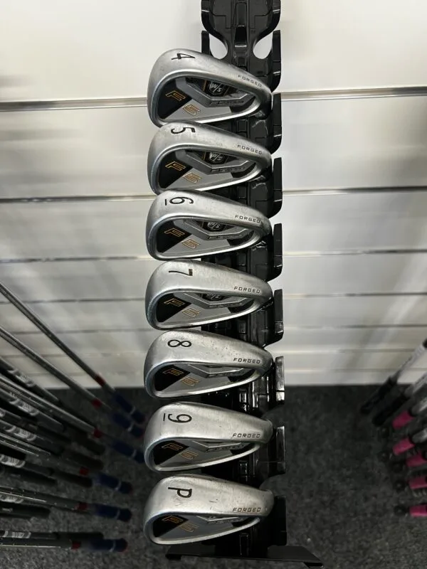 Wilson F5 FG Tour raudat Pw-4