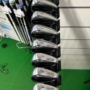 Taylormade Qi raudat 5-Aw