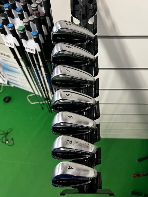Taylormade Qi raudat 5-Aw